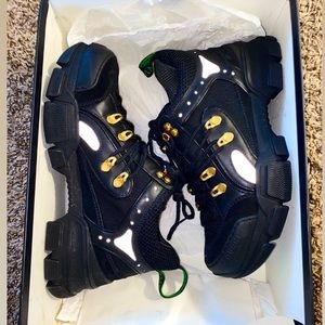 Authentic Gucci shoes size 37 worn 4-5 times look Farley new